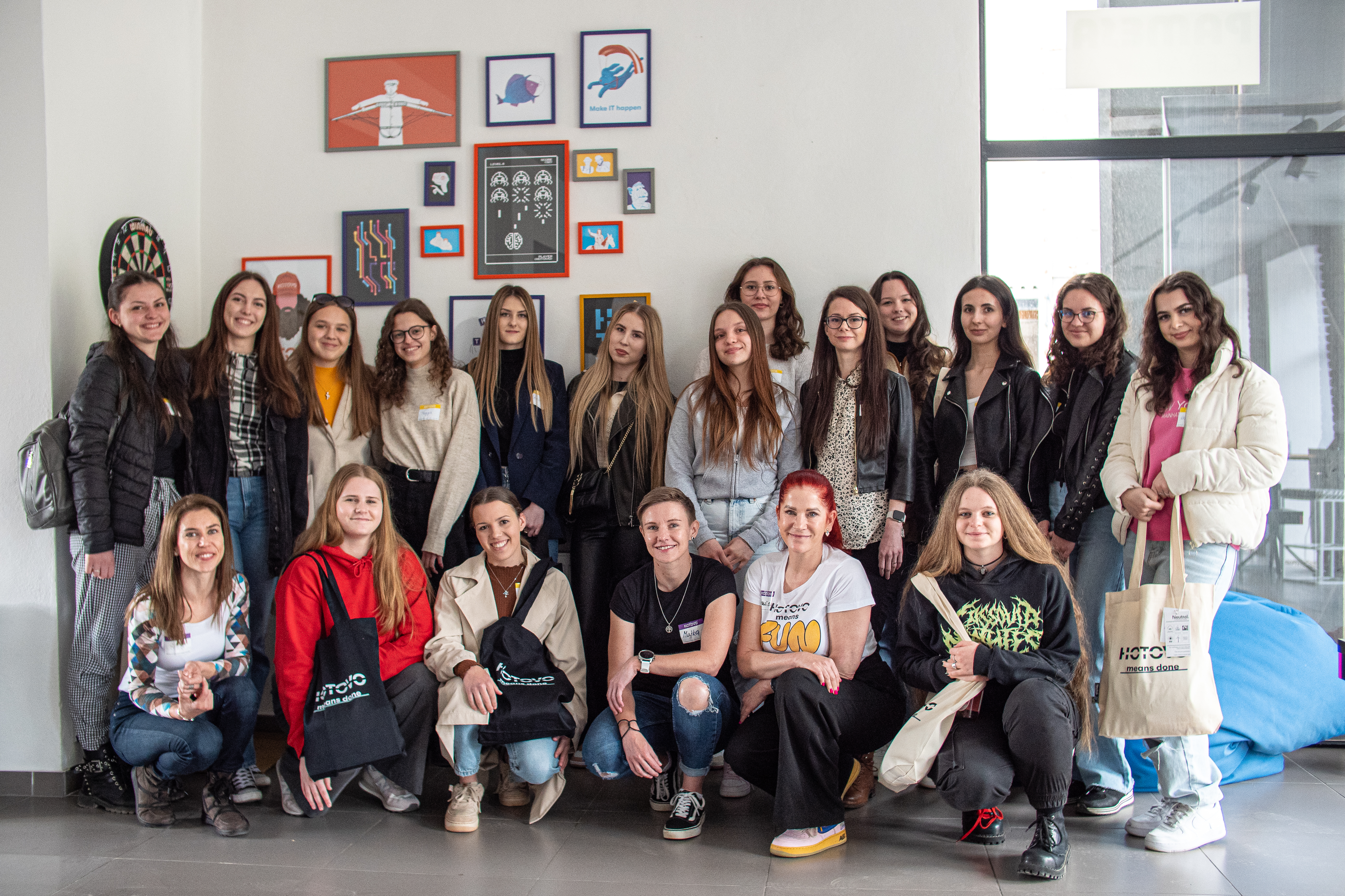 Group photo at Girls Day at Hotovo